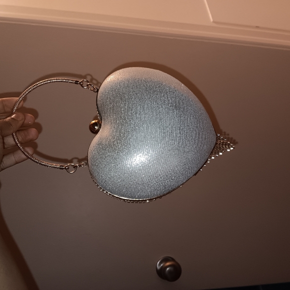 Women Heart Shape Crystal Tassel Bag - Picture 6 of 9